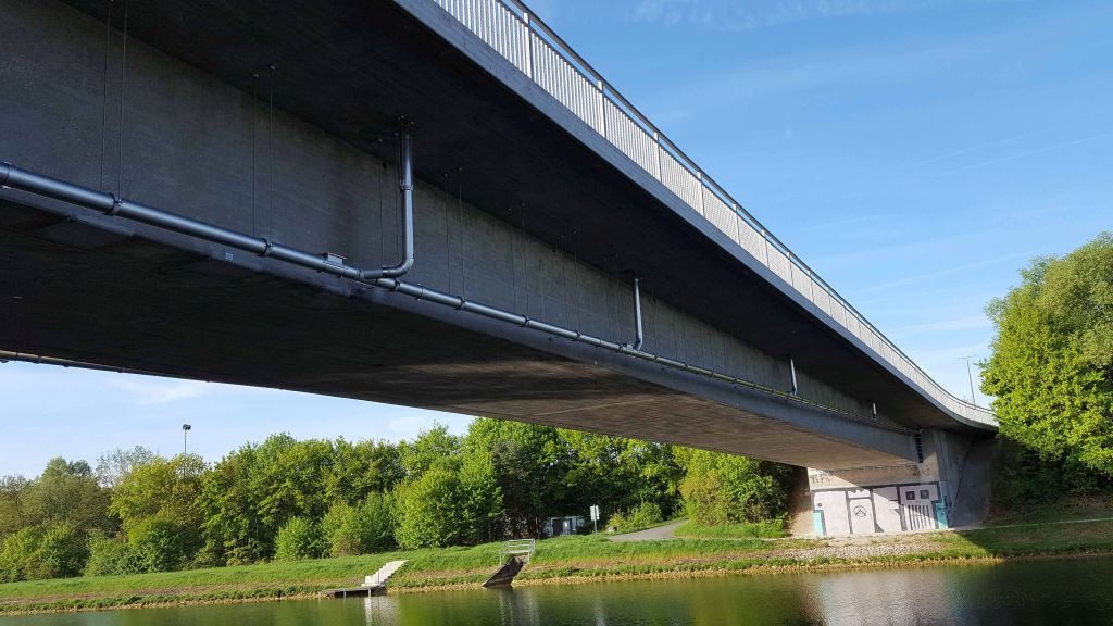 Brückenentwässerungsleitung aus Edelstahl
Oktober - November 2017