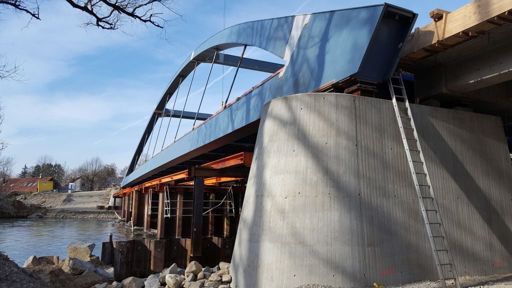 Brückenentwässerungsleitung aus Edelstahl
Februar 2017 - August 2018